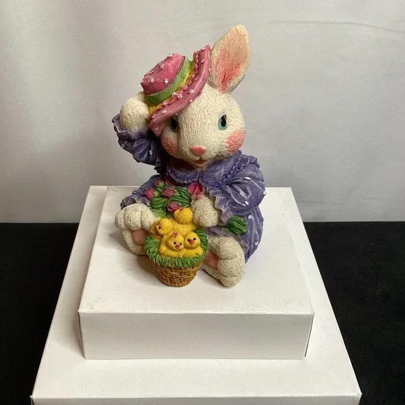 Resin Rabbit - Picture 1 of 4